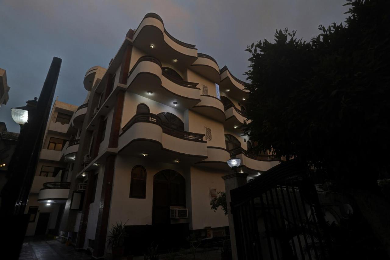 Townhouse The Premier View Near Iskcon Temple Noida Hotel Екстериор снимка