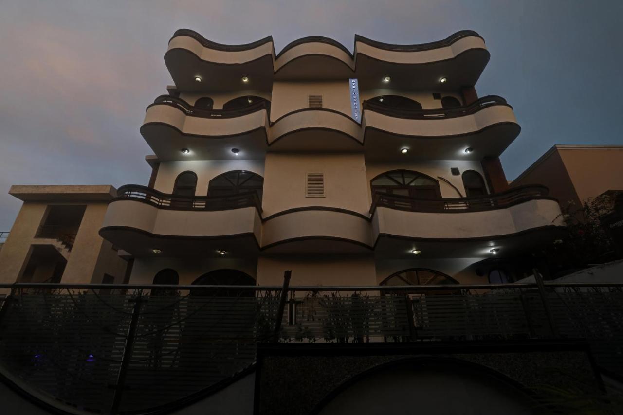 Townhouse The Premier View Near Iskcon Temple Noida Hotel Екстериор снимка