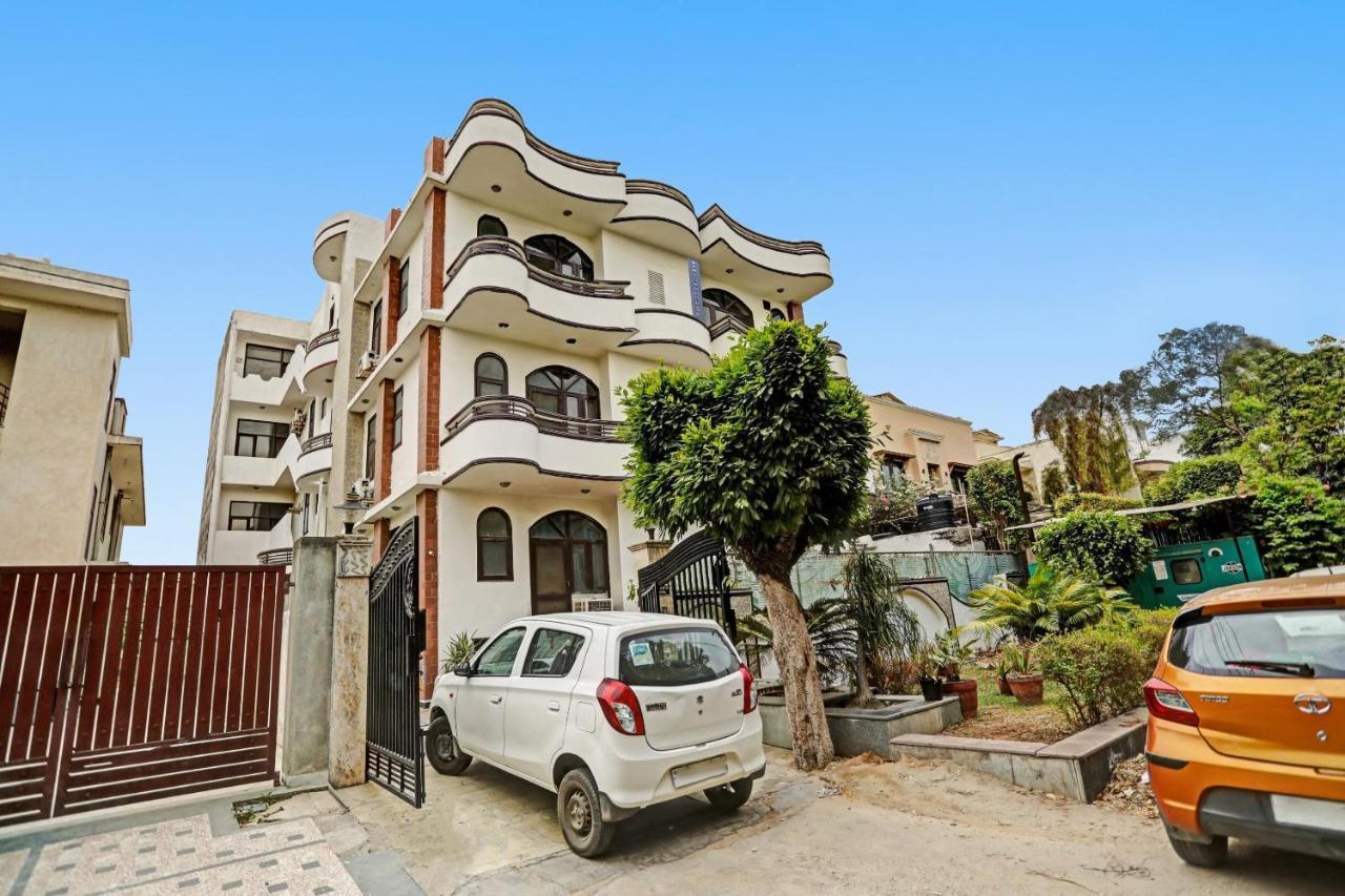 Townhouse The Premier View Near Iskcon Temple Noida Hotel Екстериор снимка