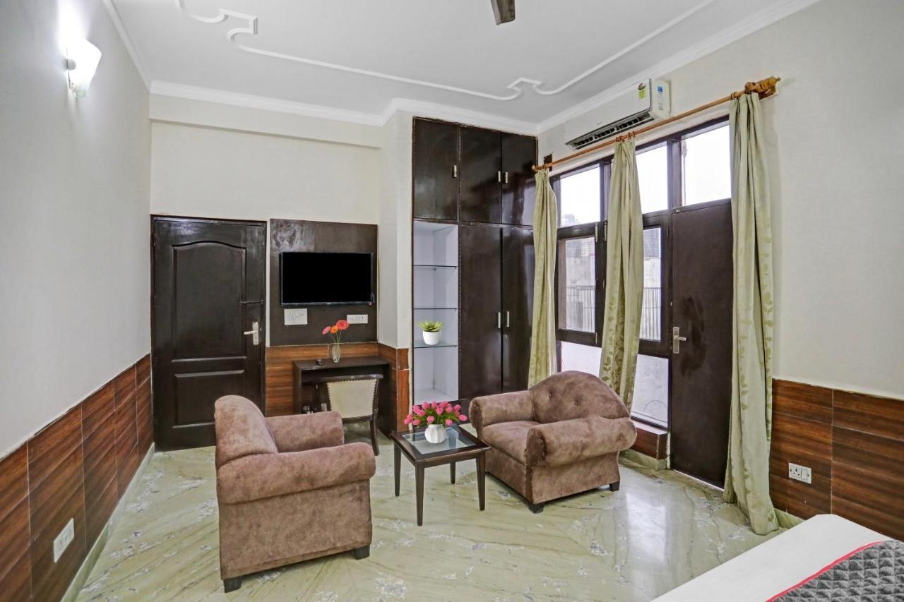 Townhouse The Premier View Near Iskcon Temple Noida Hotel Екстериор снимка