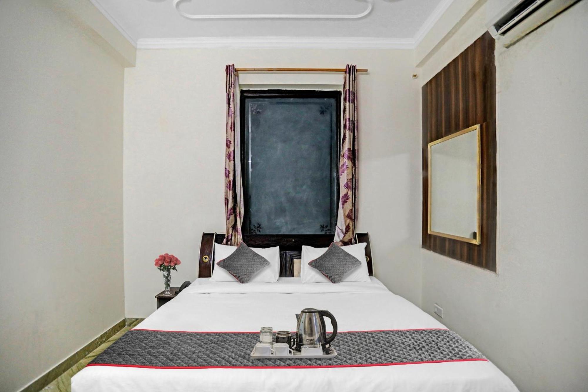 Townhouse The Premier View Near Iskcon Temple Noida Hotel Екстериор снимка