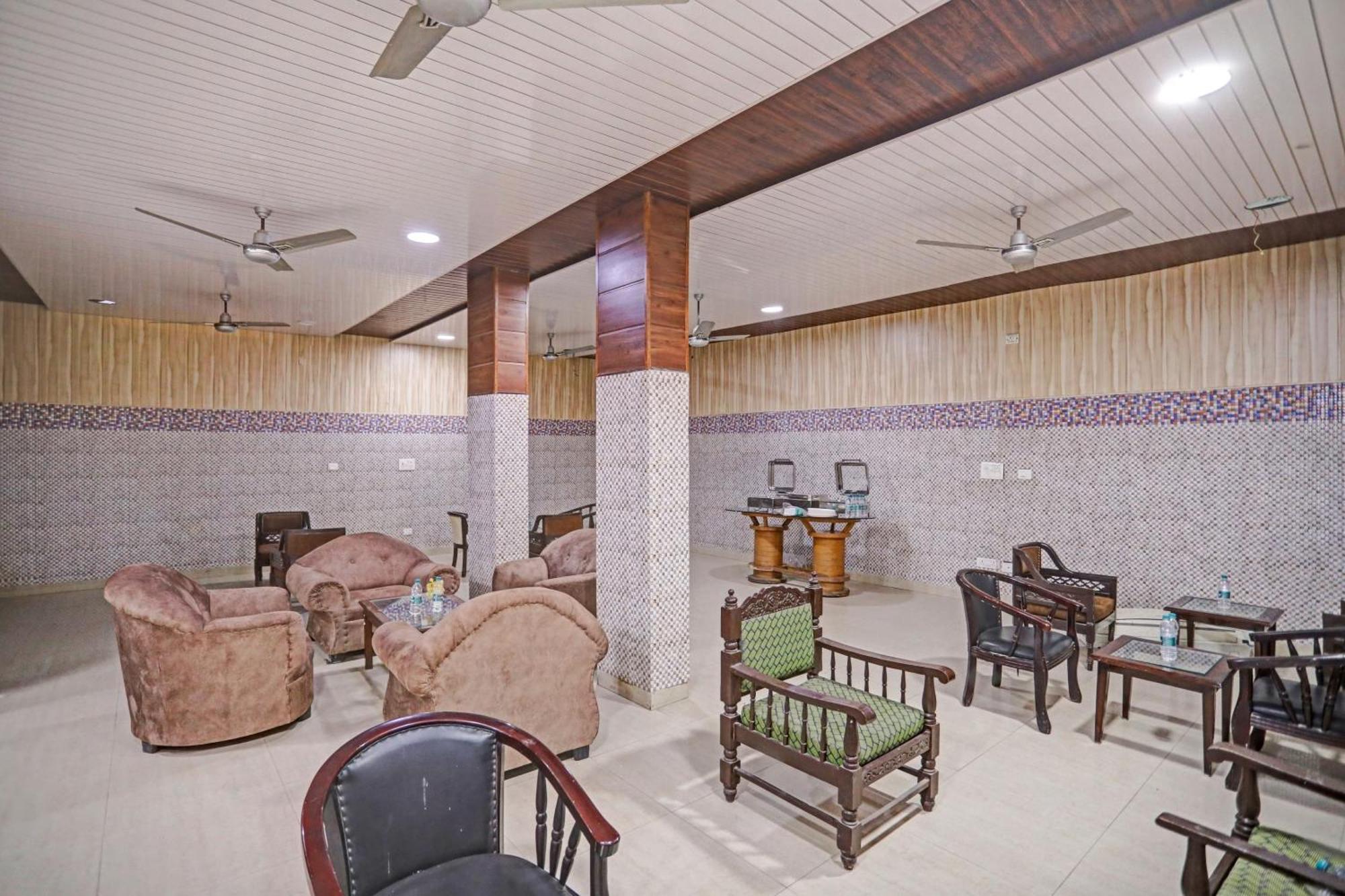 Townhouse The Premier View Near Iskcon Temple Noida Hotel Екстериор снимка